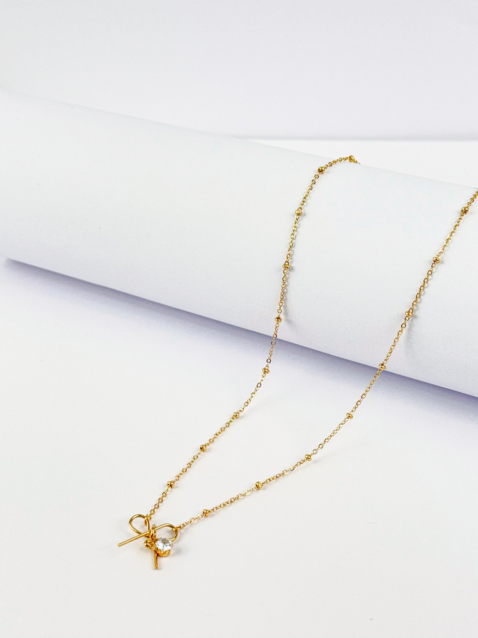 Collar lazo con circonita
