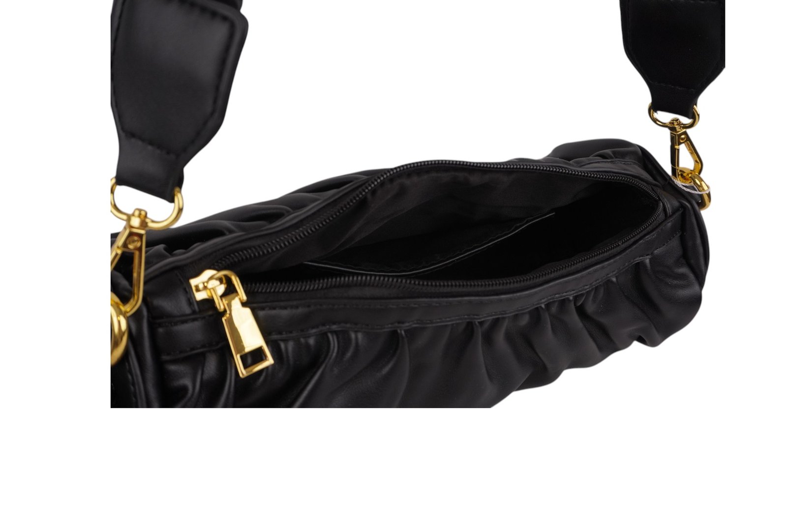 Bolso Negro con Correa Fruncida y Detalle de Pompon