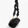 Bolso Negro con Correa Fruncida y Detalle de Pompon